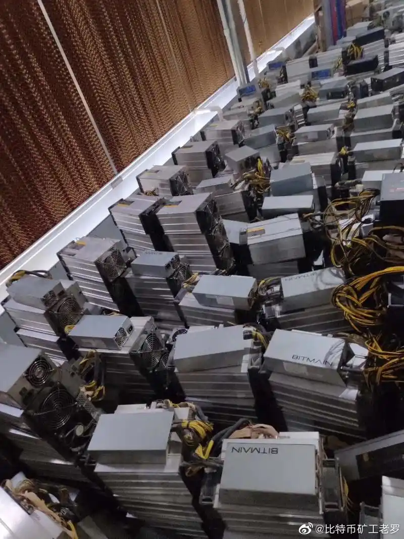 Advanced mining rig utilizing renewable energy